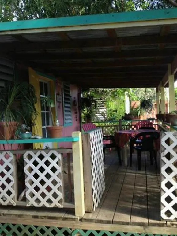 Naniqui Cottage - Only Adults -Parking Golf Car Only Guest house